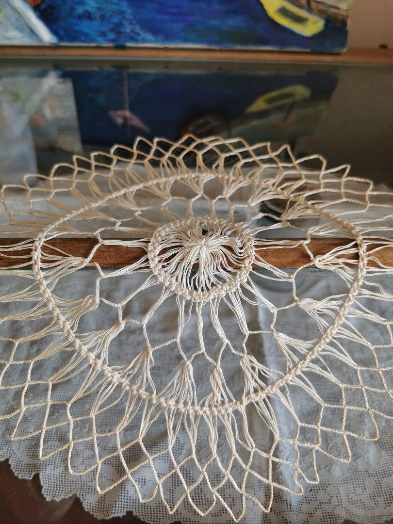 アンティークイタリア 花火の様な線状レース まろやかなアイボリー刺繍糸ドイリー アンティークイタリア 花火風の糸線状レース ほんのり濃いバター